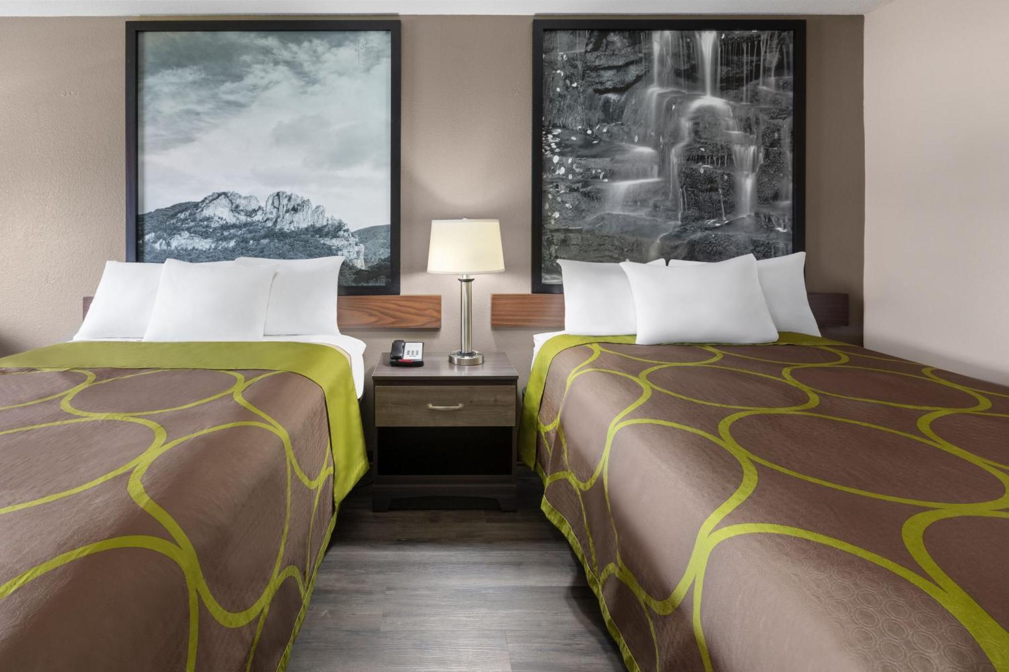 Hotel Super 8 By Wyndham Bridgeport/clarksburg Area