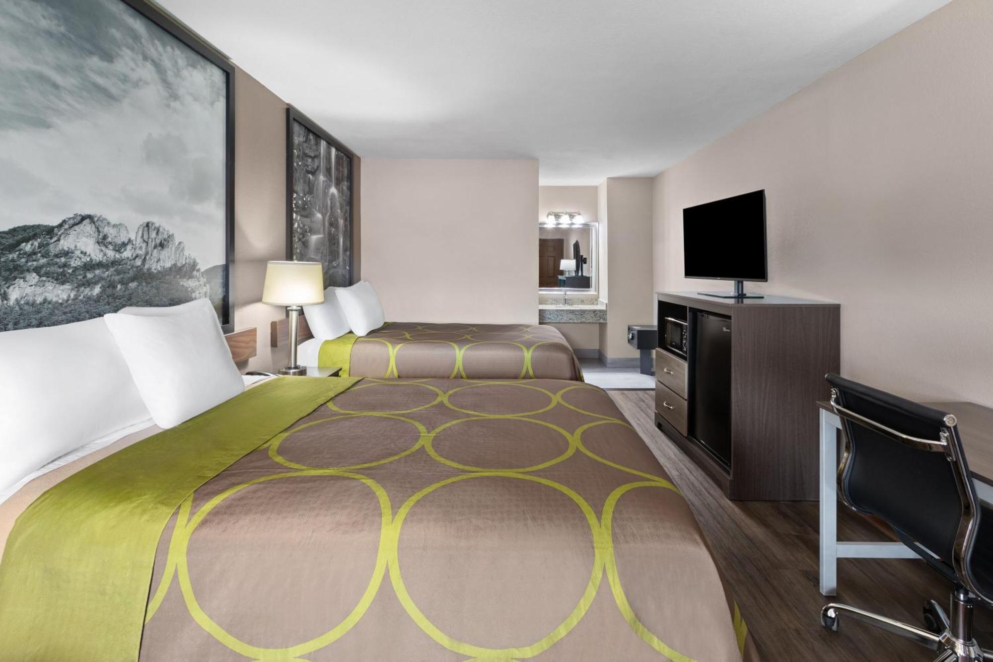 Super 8 By Wyndham Bridgeport/clarksburg Area Hotel 3*