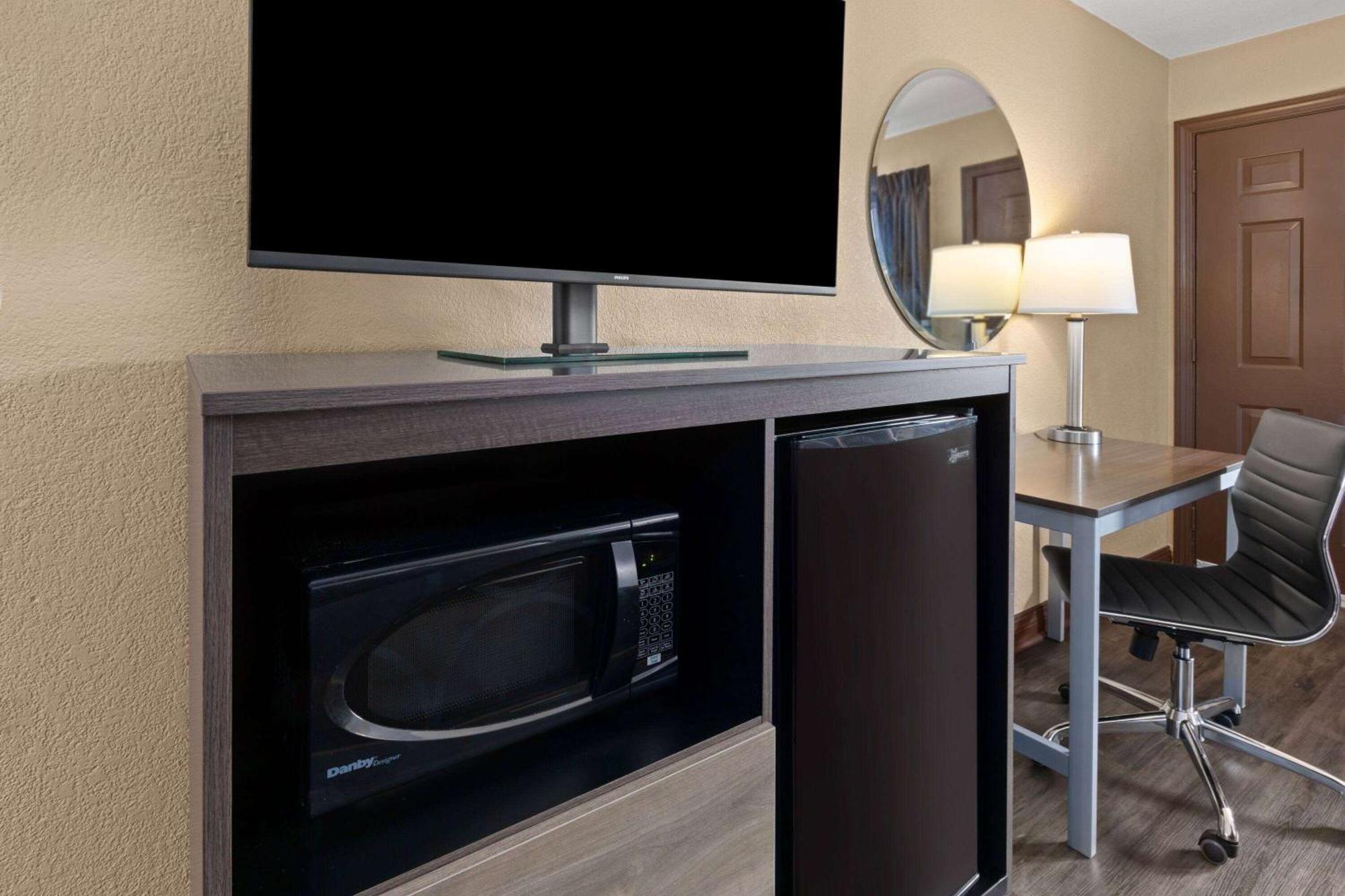 Super 8 By Wyndham Bridgeport/clarksburg Area Hotel Bridgeport
