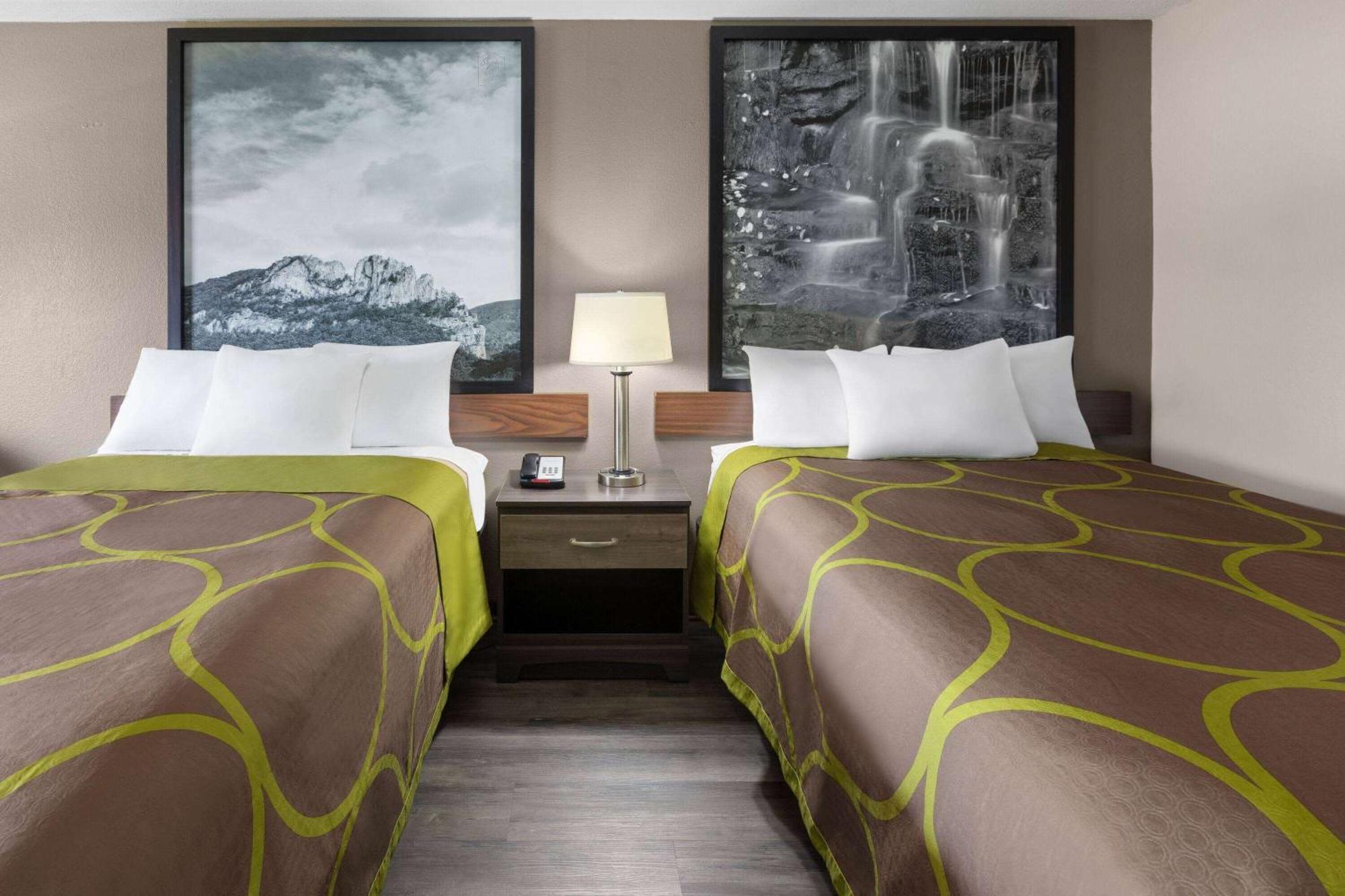 Hotel Super 8 By Wyndham Bridgeport/clarksburg Area