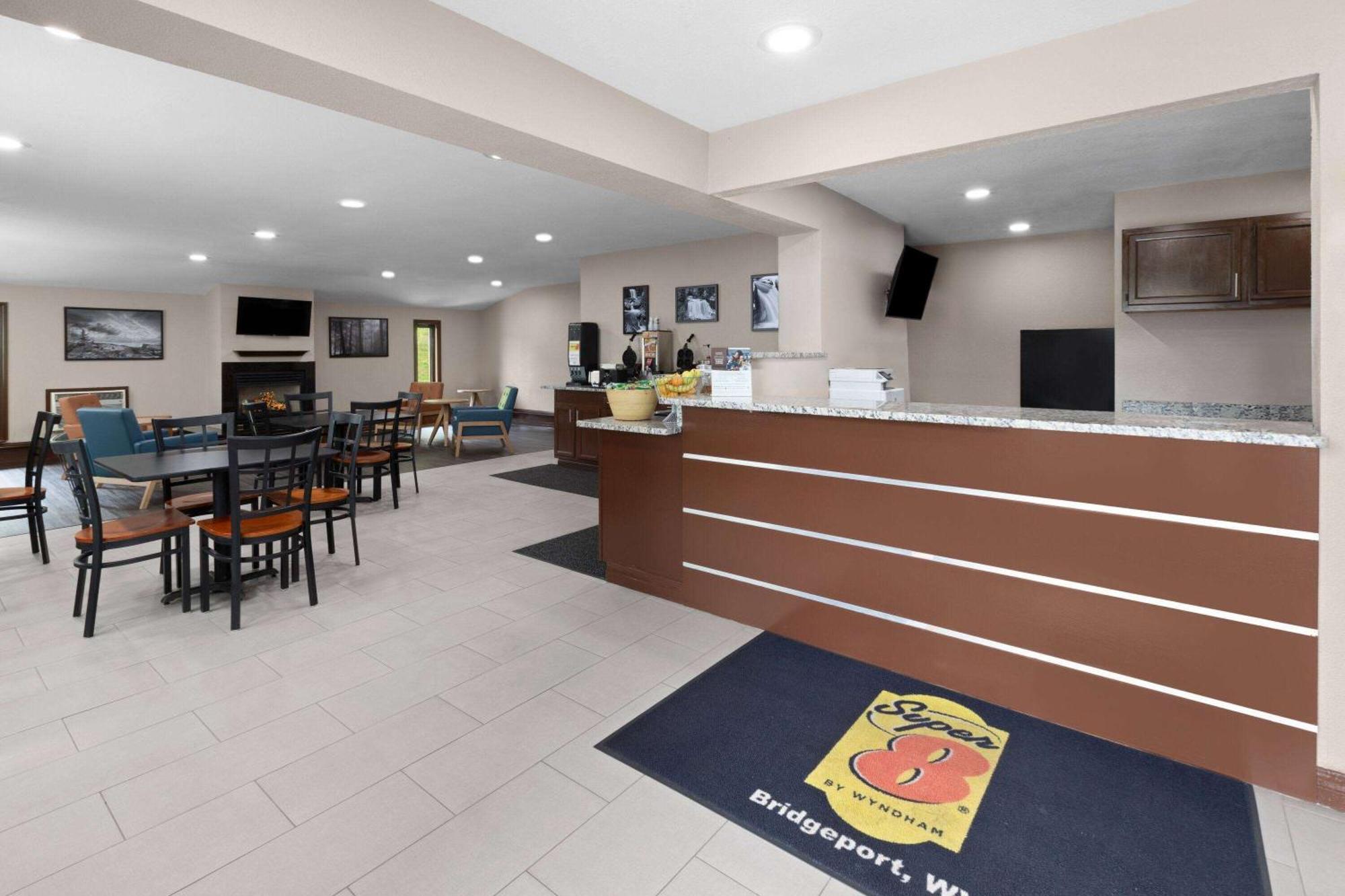 Hotel Super 8 By Wyndham Bridgeport/clarksburg Area Bridgeport