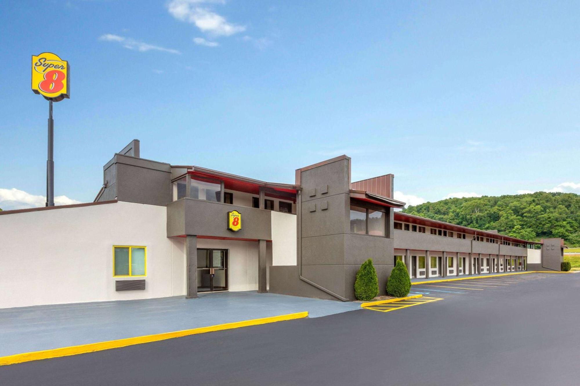Super 8 By Wyndham Bridgeport/clarksburg Area Hotel